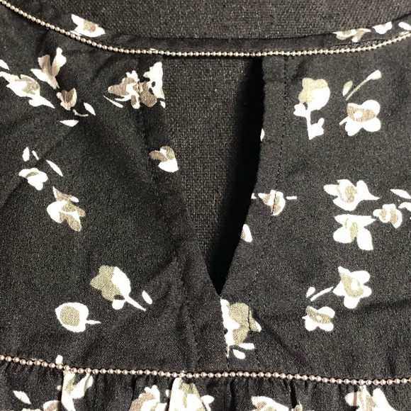 Simply Styled Black Floral Cut Out Long Sleeve Blouse - Picture 4 of 6